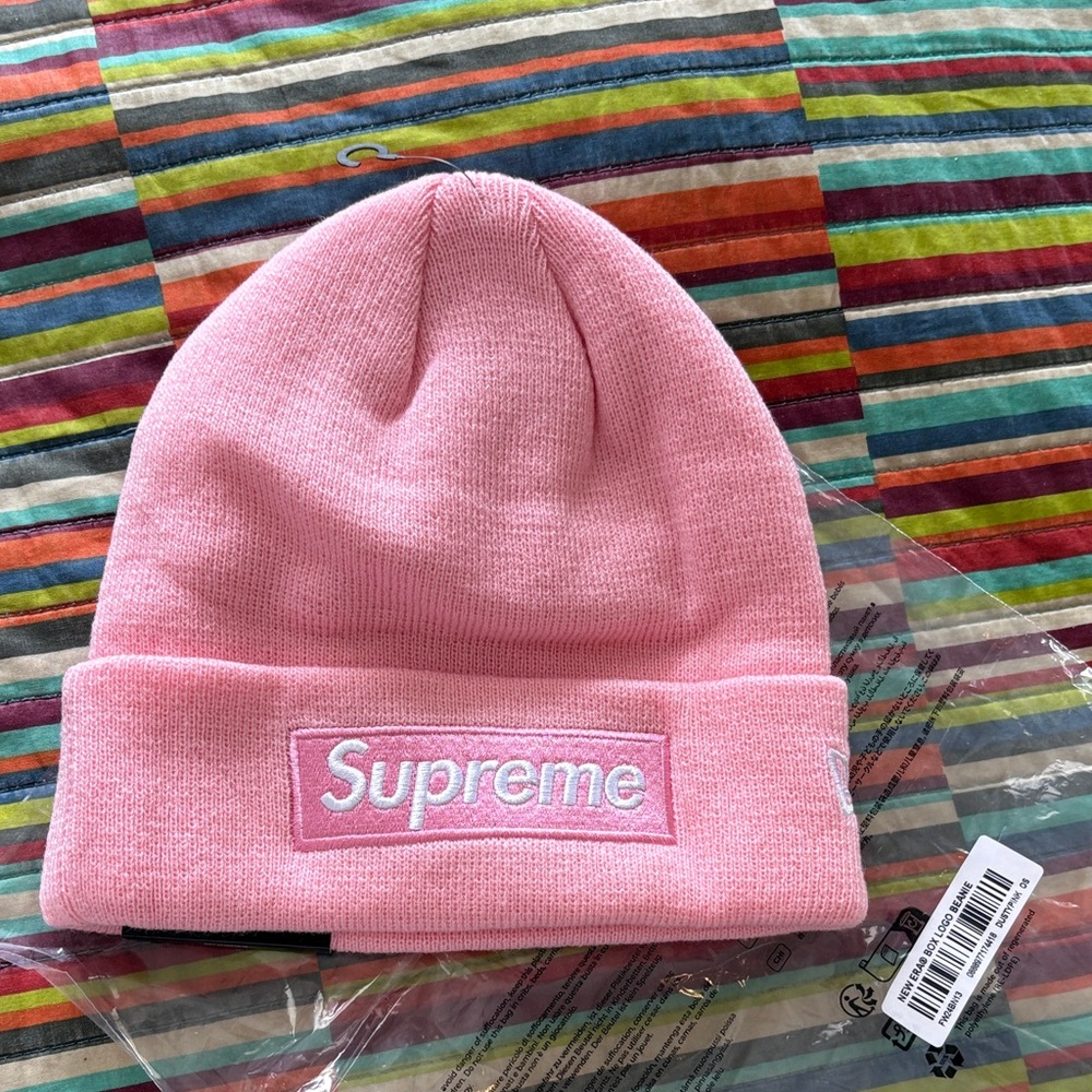 Supreme new era Pink Ribbed Knit Beanie with White Box Logo nwt